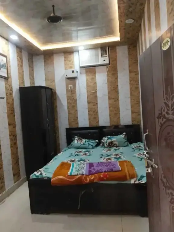 Праяградж: Shri Veni Madhav Hotel