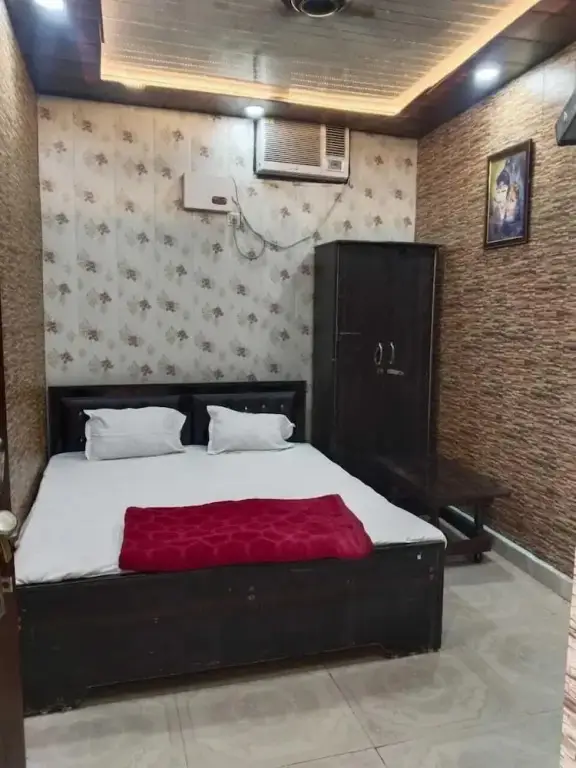 Праяградж: Shri Veni Madhav Hotel