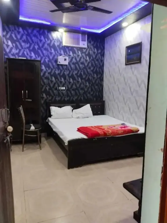 Праяградж: Shri Veni Madhav Hotel