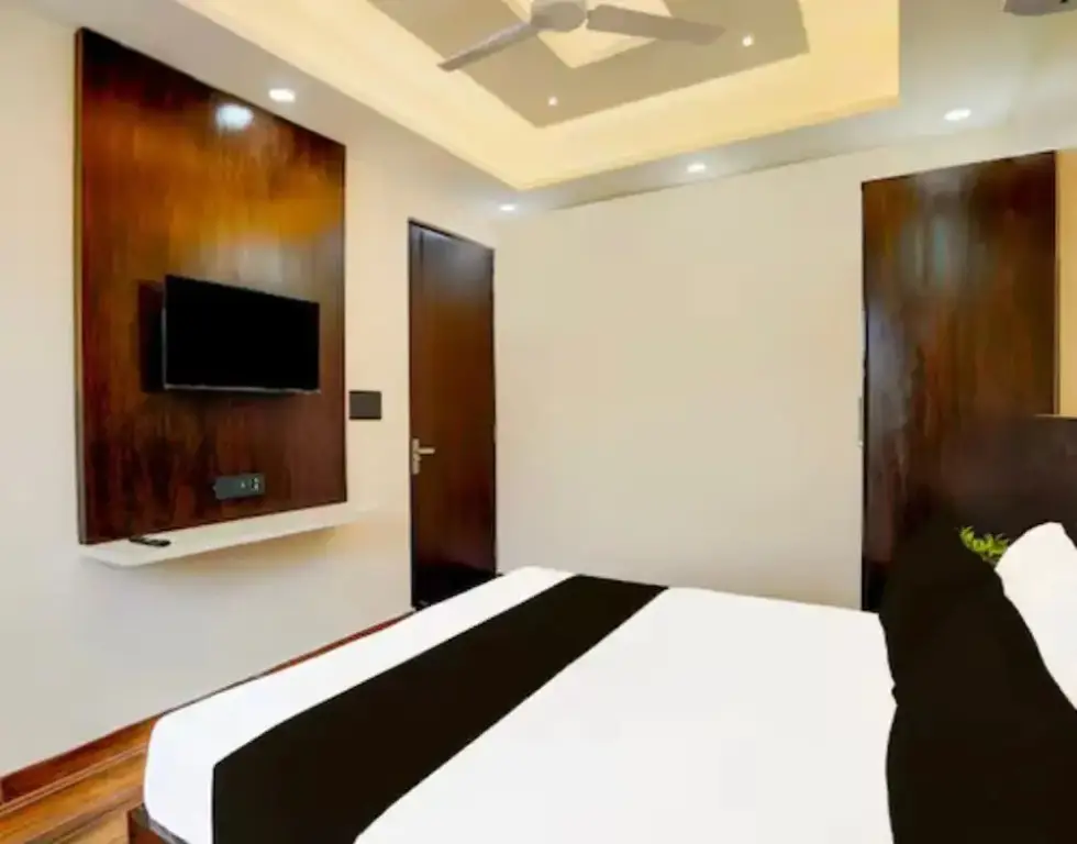 Большая Нойда: Yati Suites