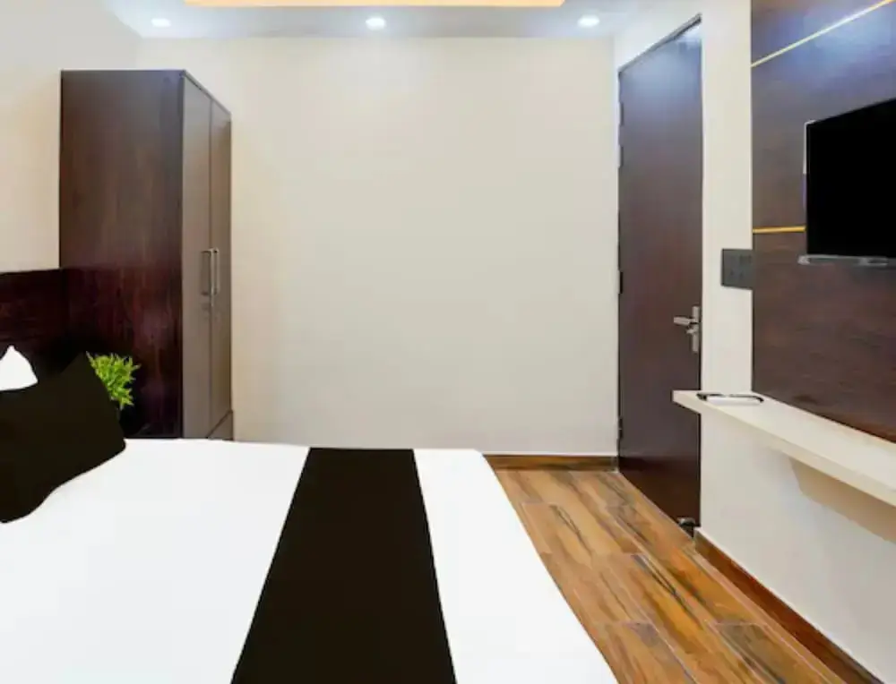 Большая Нойда: Yati Suites