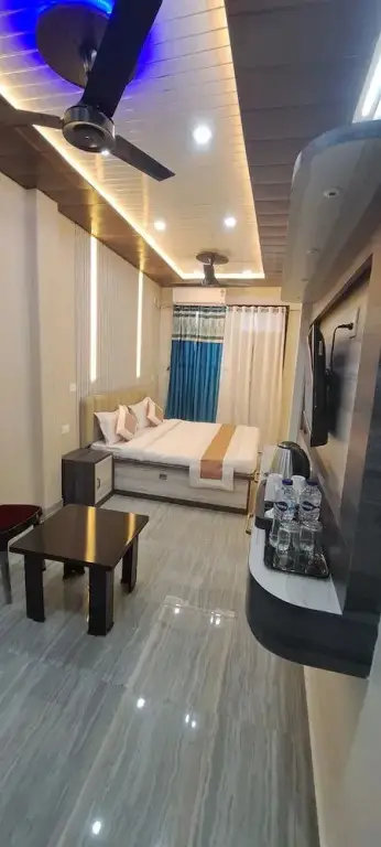 Варанаси: Sun High Stay Luxury Guest House