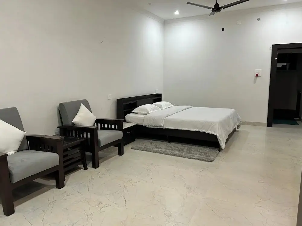 Кохора: Ejaar Homestay