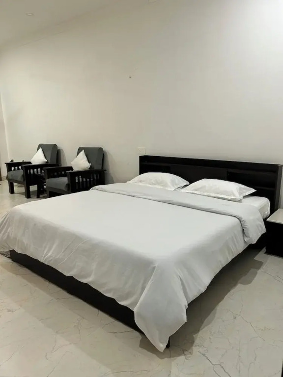 Кохора: Ejaar Homestay