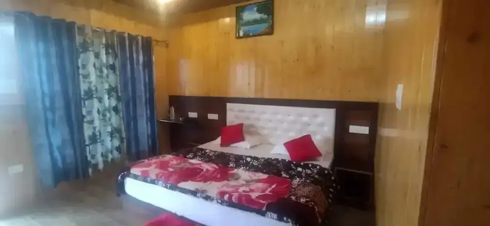 Чамоли: Pine Palace Homestay