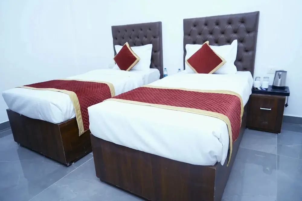 Нойда: Hotel la Corporate Suite