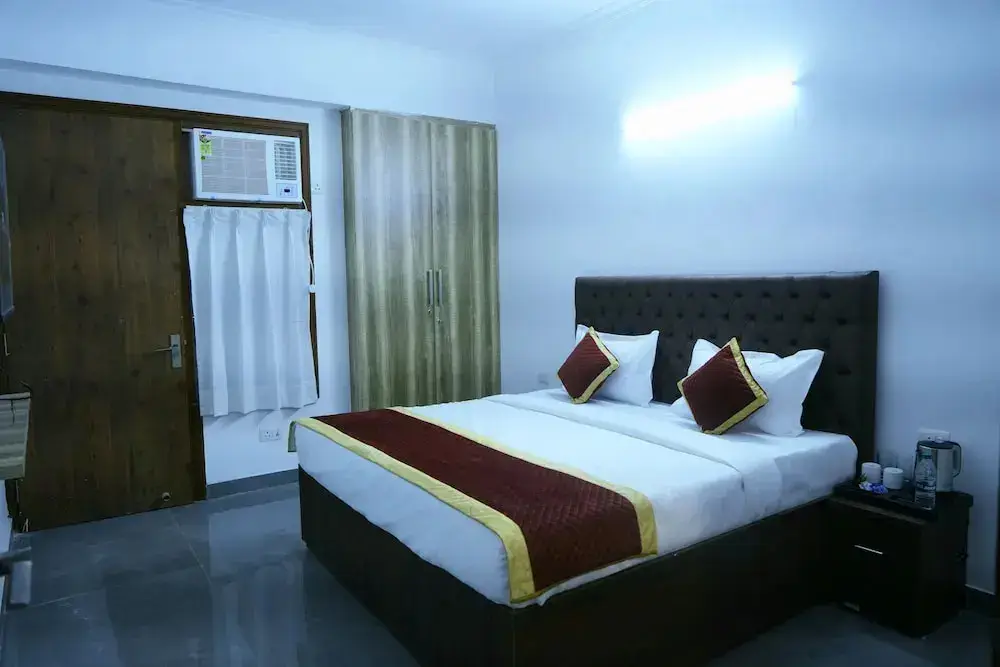 Нойда: Hotel la Corporate Suite