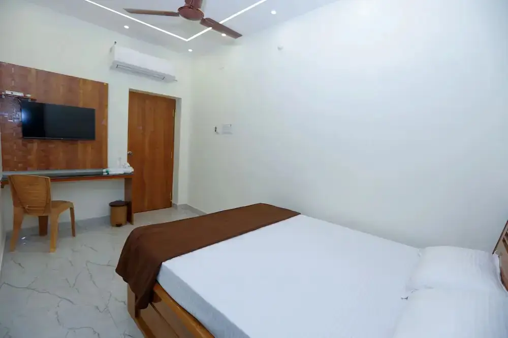 Тируваллур: Temple View Residency