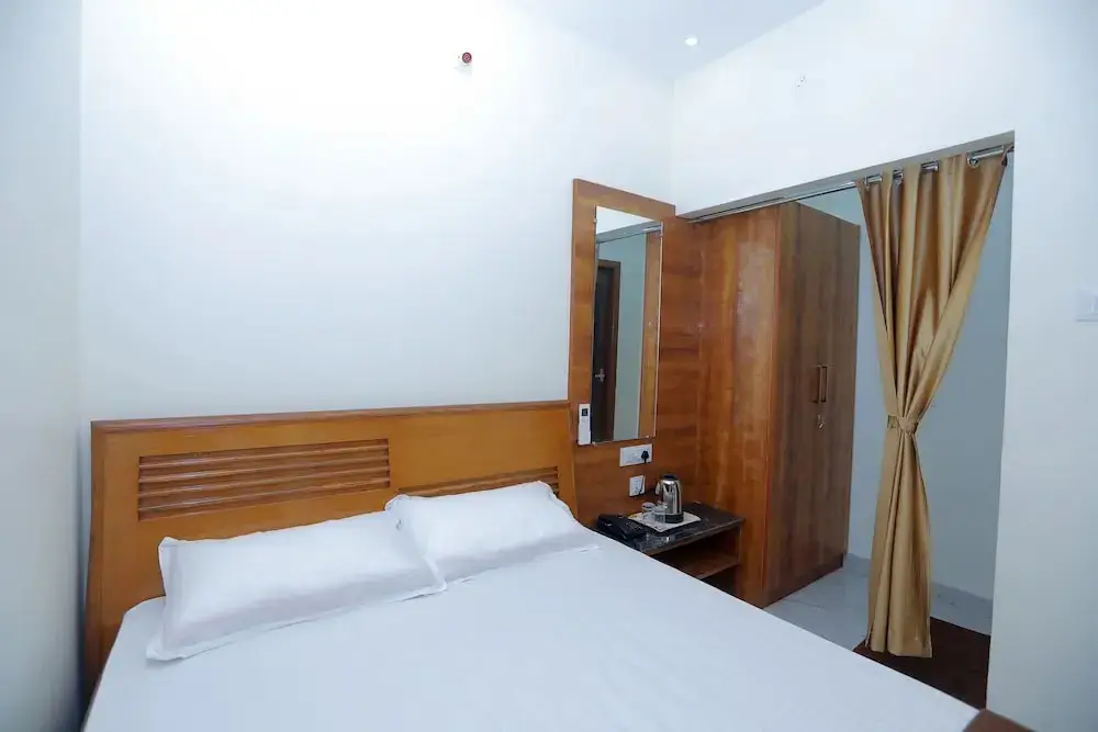 Тируваллур: Temple View Residency
