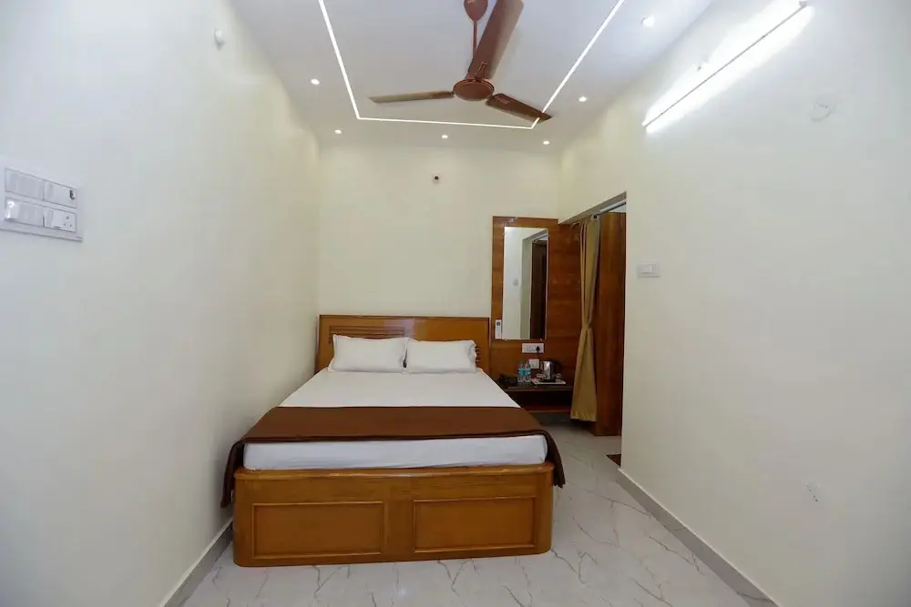 Тируваллур: Temple View Residency
