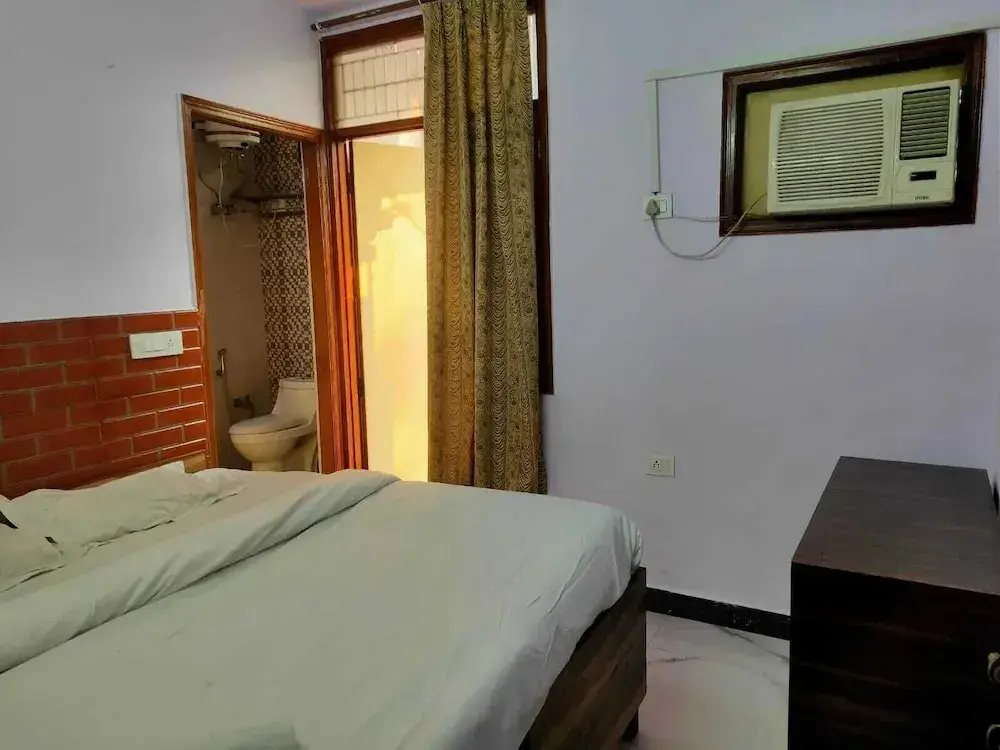 Нью-Дели: COSY Rooms