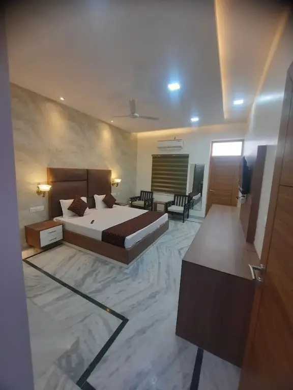 Батхинда: The Highclass Hotel