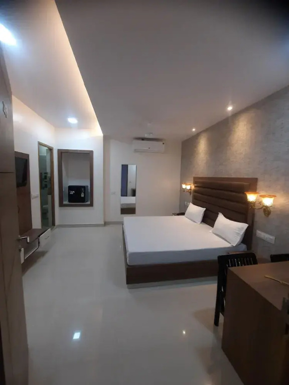 Батхинда: The Highclass Hotel