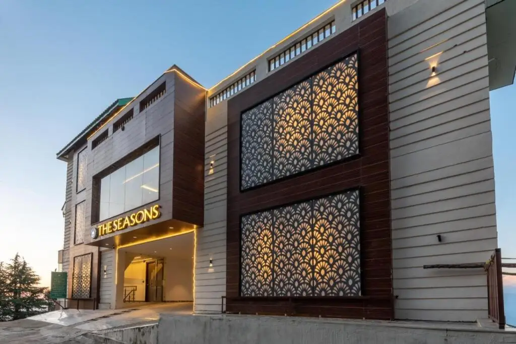 Чамба: The Seasons Dalhousie - Best Valley View & Mountain View Hotel in Dalhousie
