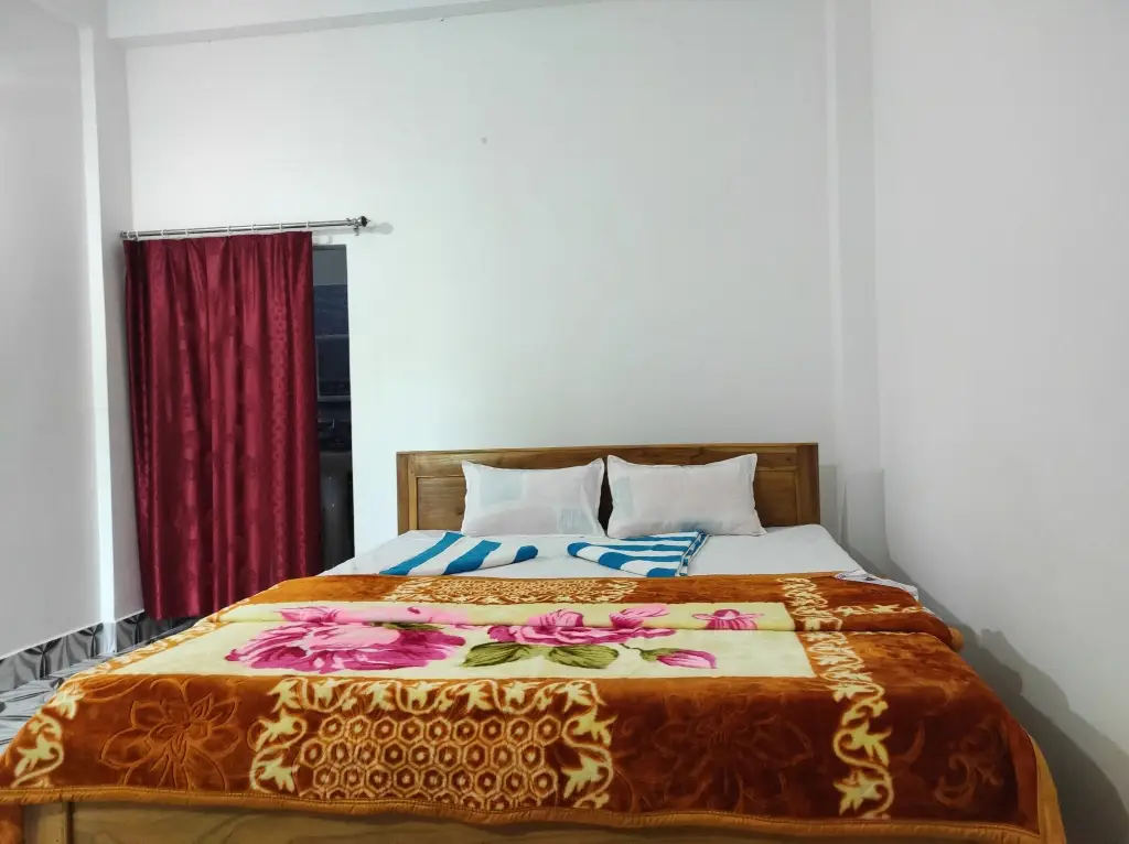 Джиоти Гаон: Homocation River Rock Tourist Lodge