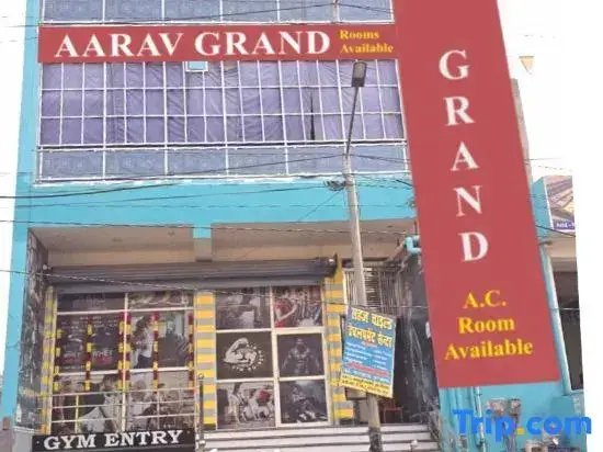 Матхура: Hotel Aarav Grand