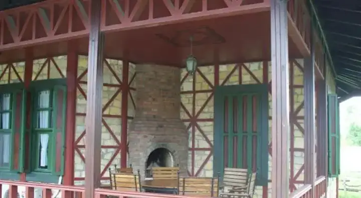 Башискеле: Grandmas Farm Houses