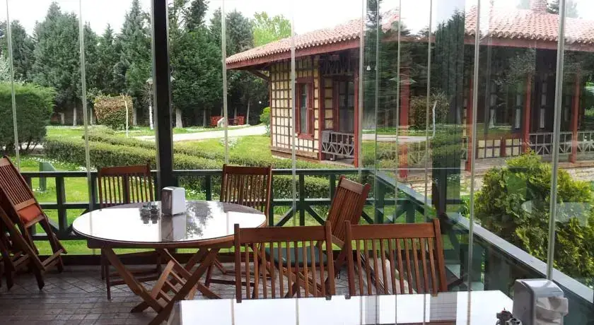 Башискеле: Grandmas Farm Houses
