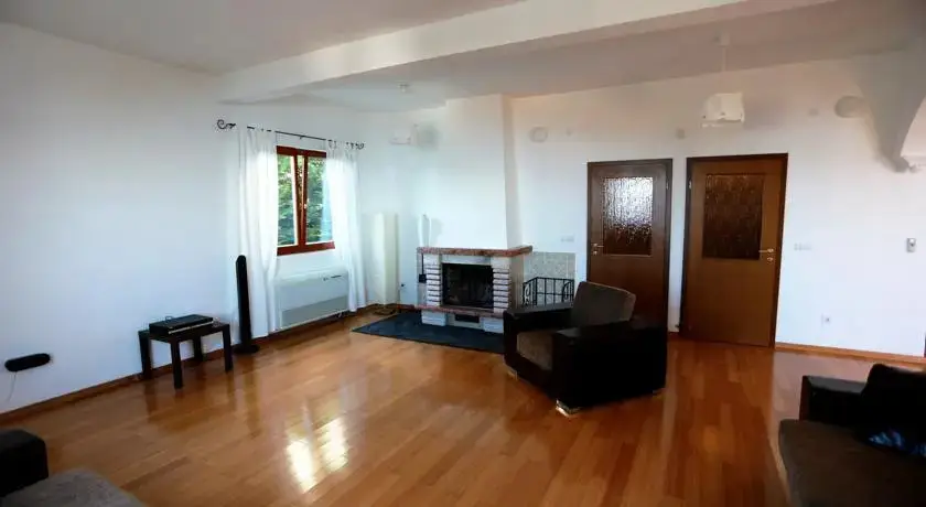 Бусат: Villa " Bellevue "