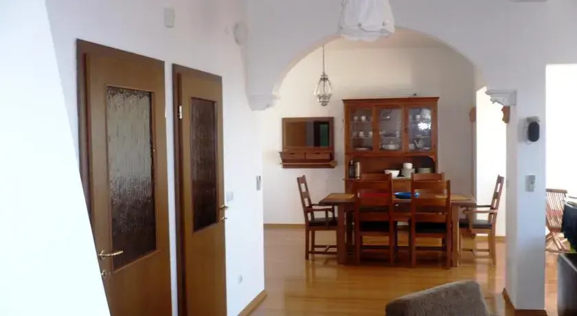 Бусат: Villa " Bellevue "