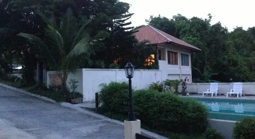 Самуи: Chaweng Bungalow with Elephants