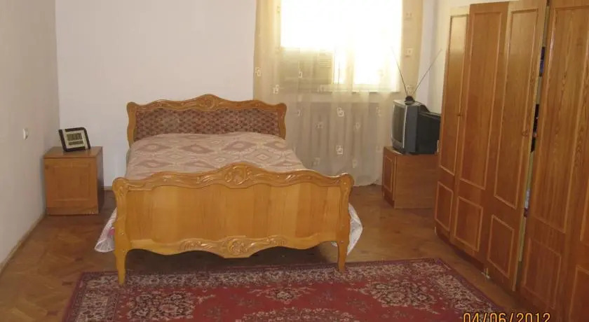 Centre of Yerevan Four Bedroom Villa — фото 1