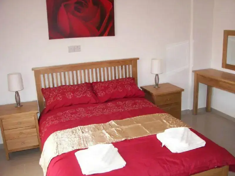 Пафос: Bailey Apartment