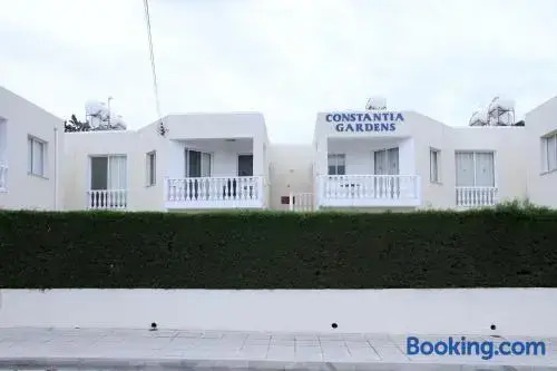 Пафос: Constantia Gardens