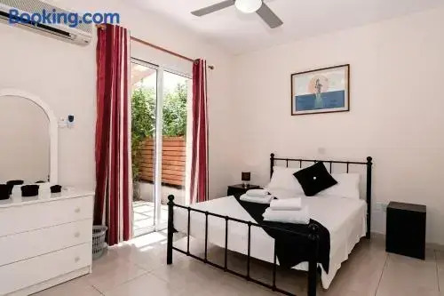 Пафос: Constantia Gardens