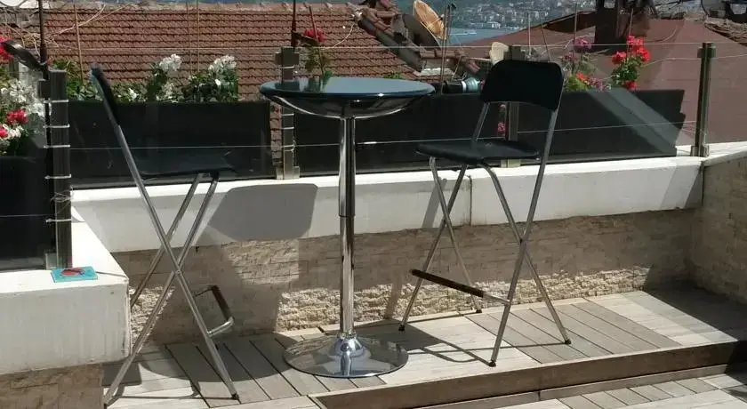 Стамбул: Cihangir Terrace w/ Bosphorus View