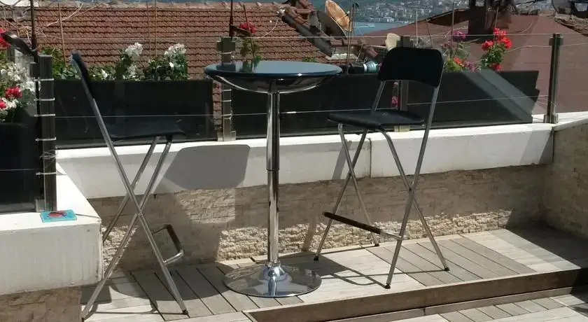Стамбул: Cihangir Terrace w/ Bosphorus View