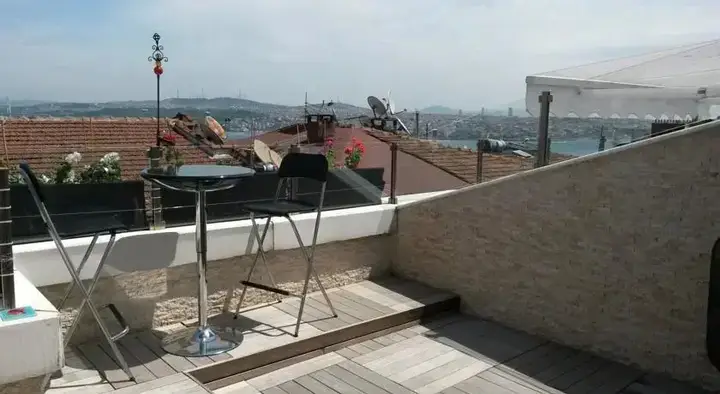 Стамбул: Cihangir Terrace w/ Bosphorus View