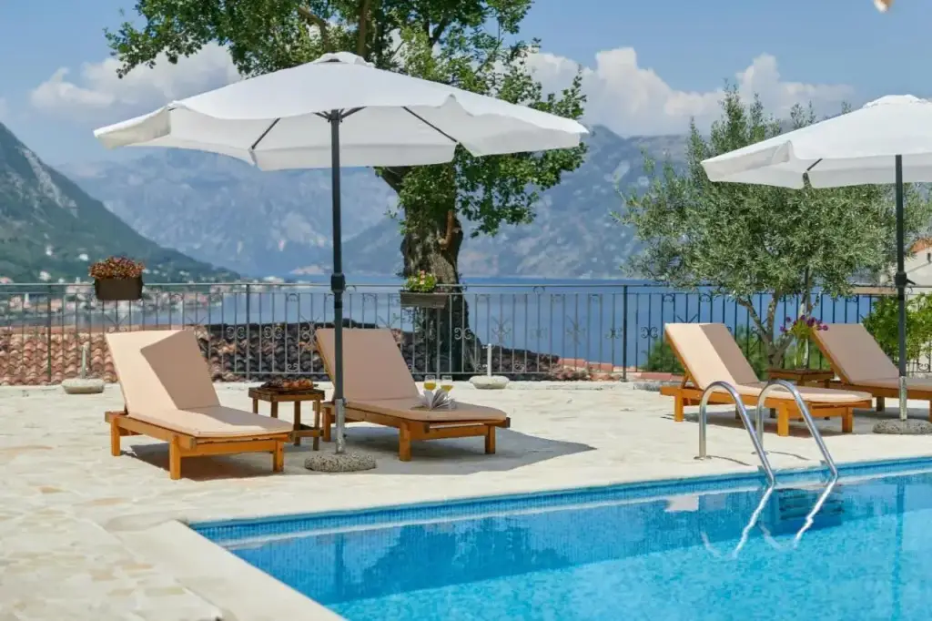Доброта: S&A&M Sunset Apartments with pool and sea view