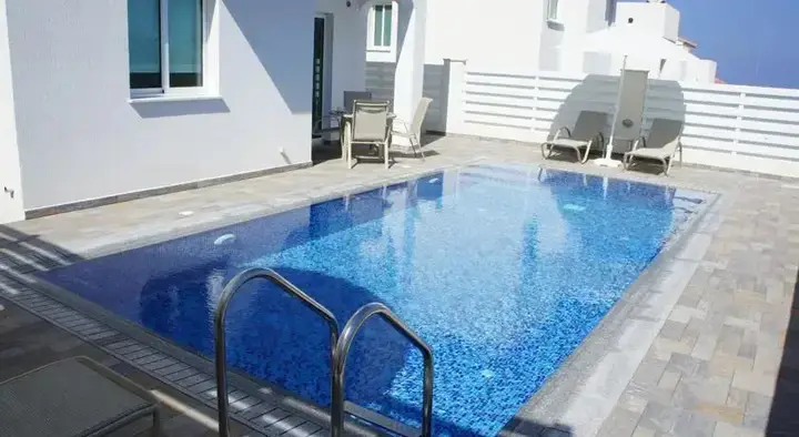 Протарас: Green Bay Familys Villa