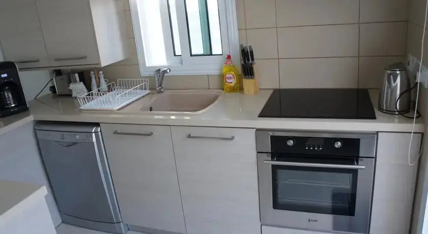Протарас: Green Bay Familys Villa