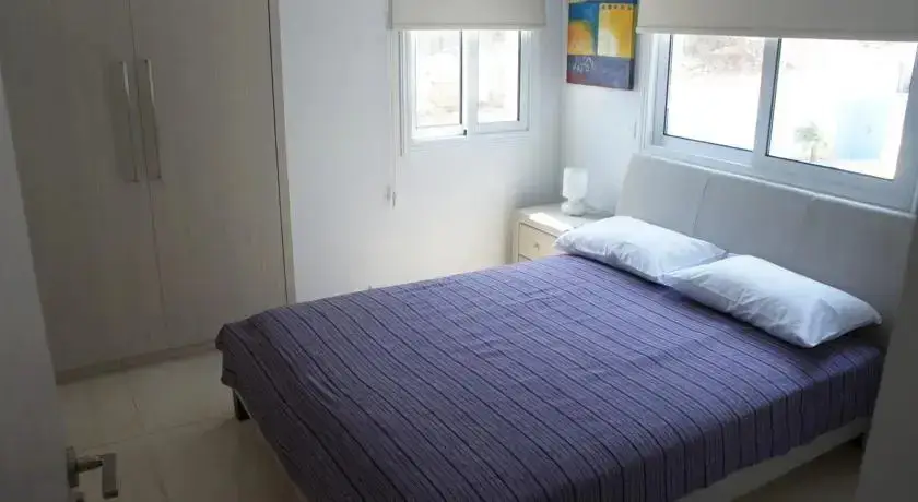 Протарас: Green Bay Familys Villa