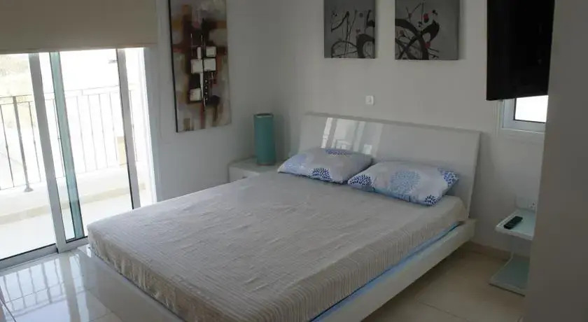 Протарас: Green Bay Familys Villa