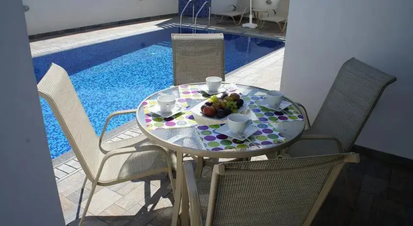 Протарас: Green Bay Familys Villa