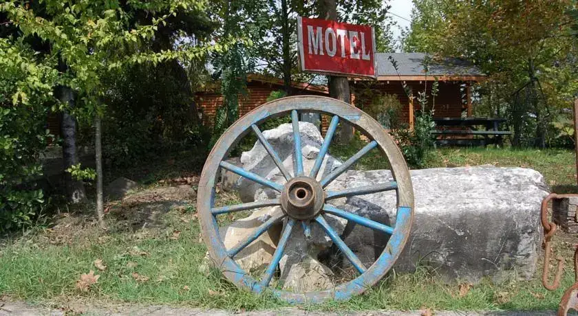 Янык: Motel Tatil Keyfi