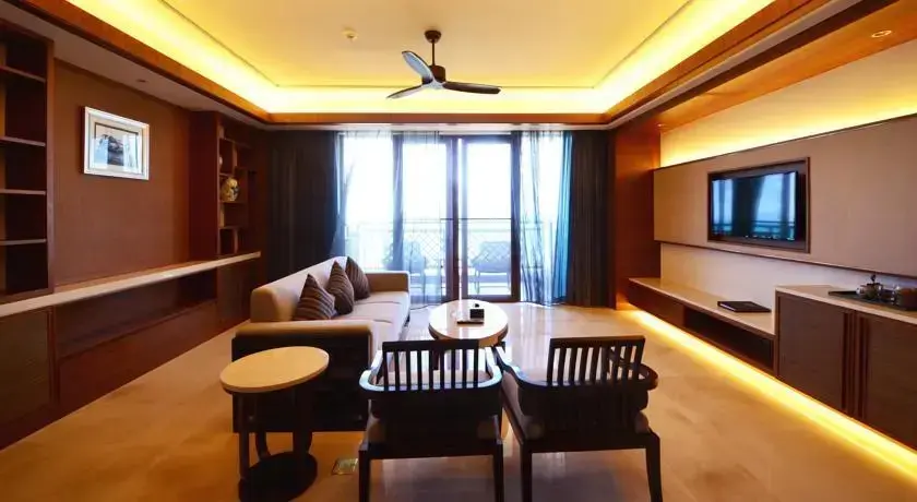 Санья: Sanya Bay Guest House All Suites Hotel