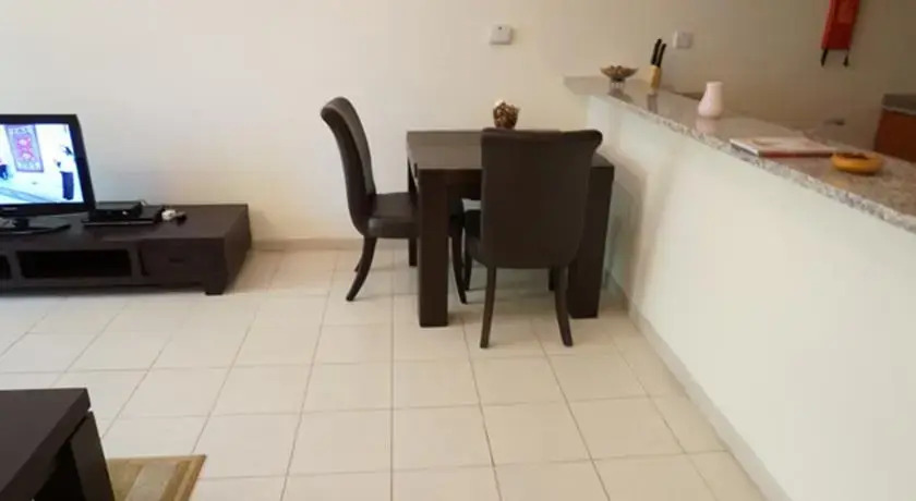 Дубай: Keys Please Holiday Homes - Greens Apartment