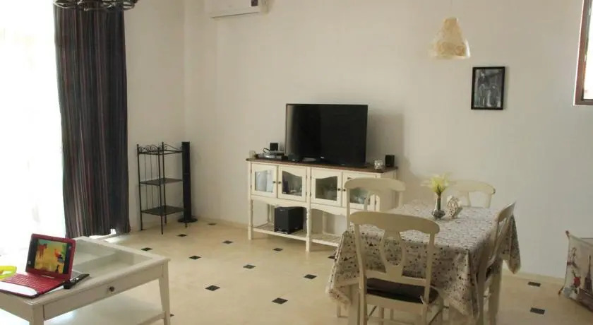 Батуми: Leolina Apartments