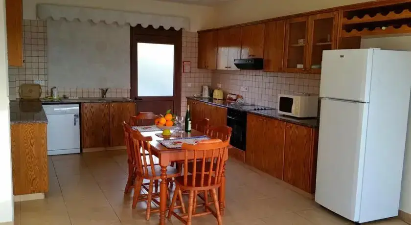 Помос: Getaway Villa