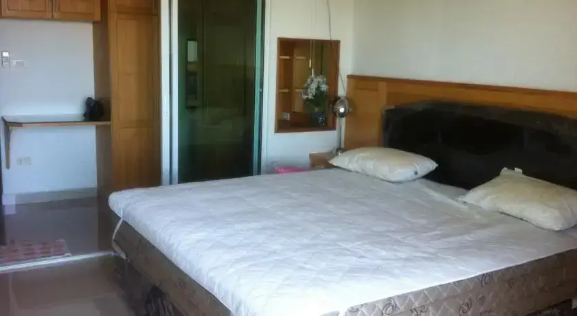 Паттайя: Malinitour Apartments