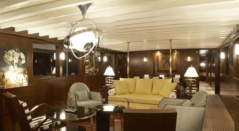 Муанг: Luxury Yacht MM2