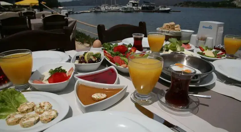 Мармарис: Ella Pansiyon Restaurant Yacht Club