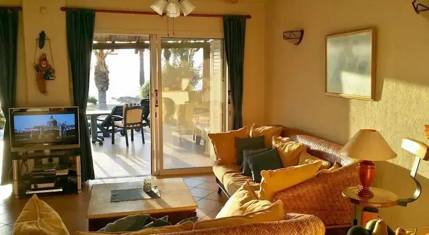 Хлорака: Paphos maison sur la mer
