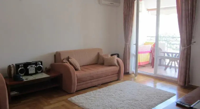 Бар: Downtown Studio Apartment