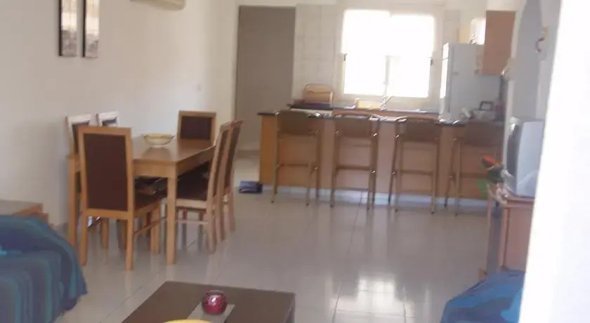 Пафос: Universal Apartment