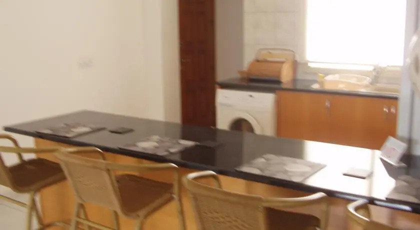 Пафос: Universal Apartment